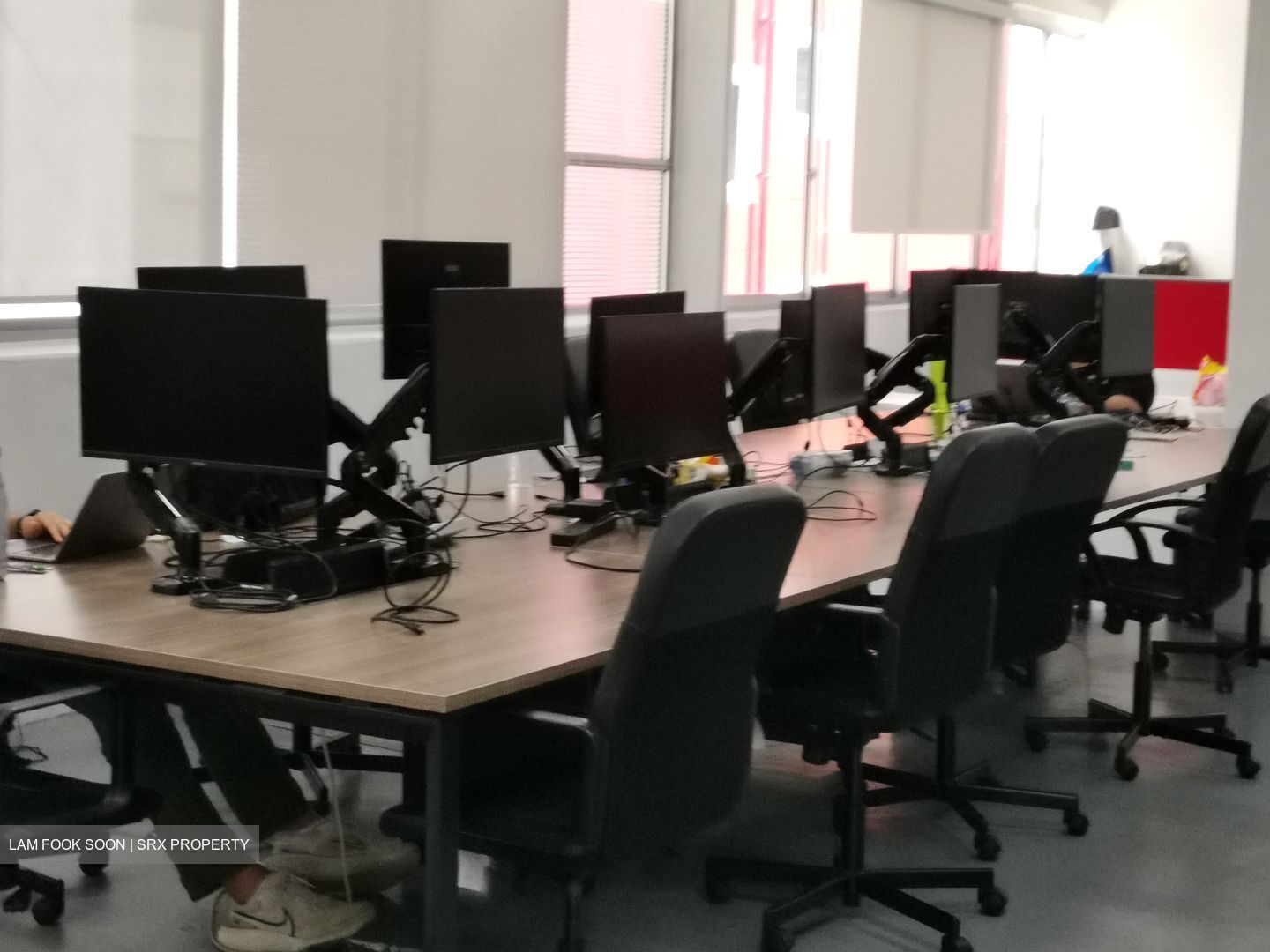 Waterloo Centre (D7), Office #612474111